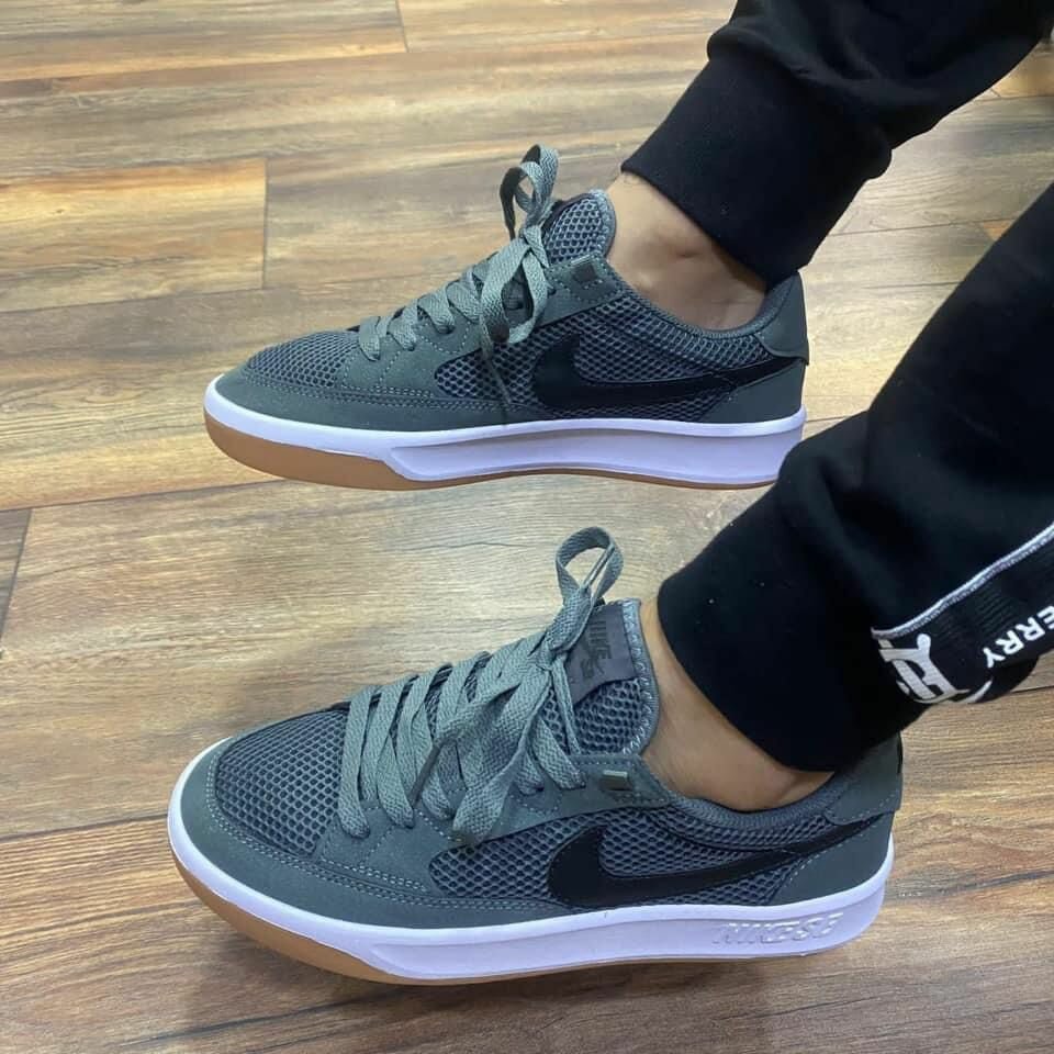 CLASSIC NIKE SB.