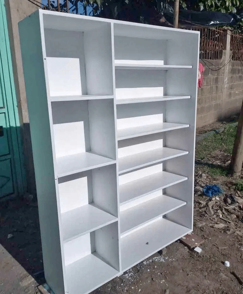 Bibliothèque blanche moderne