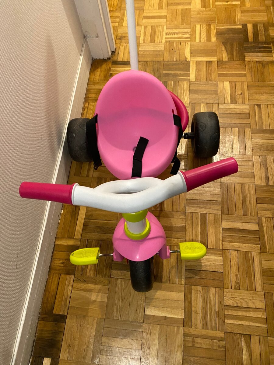 Tricycle rose pour enfants