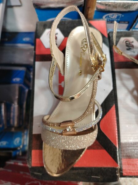 Heel sandel