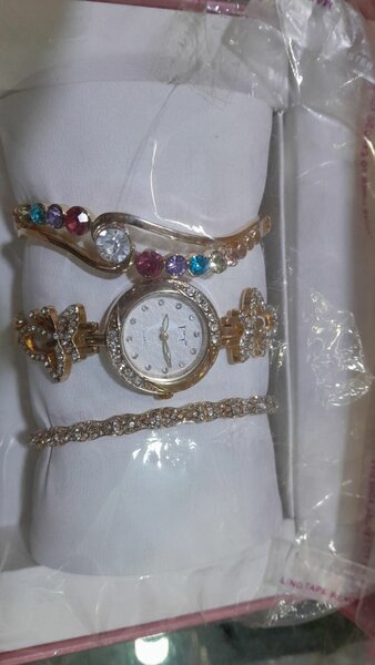 Gift box watches set