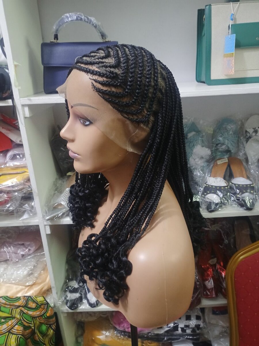 Perruque tressée avec boucles