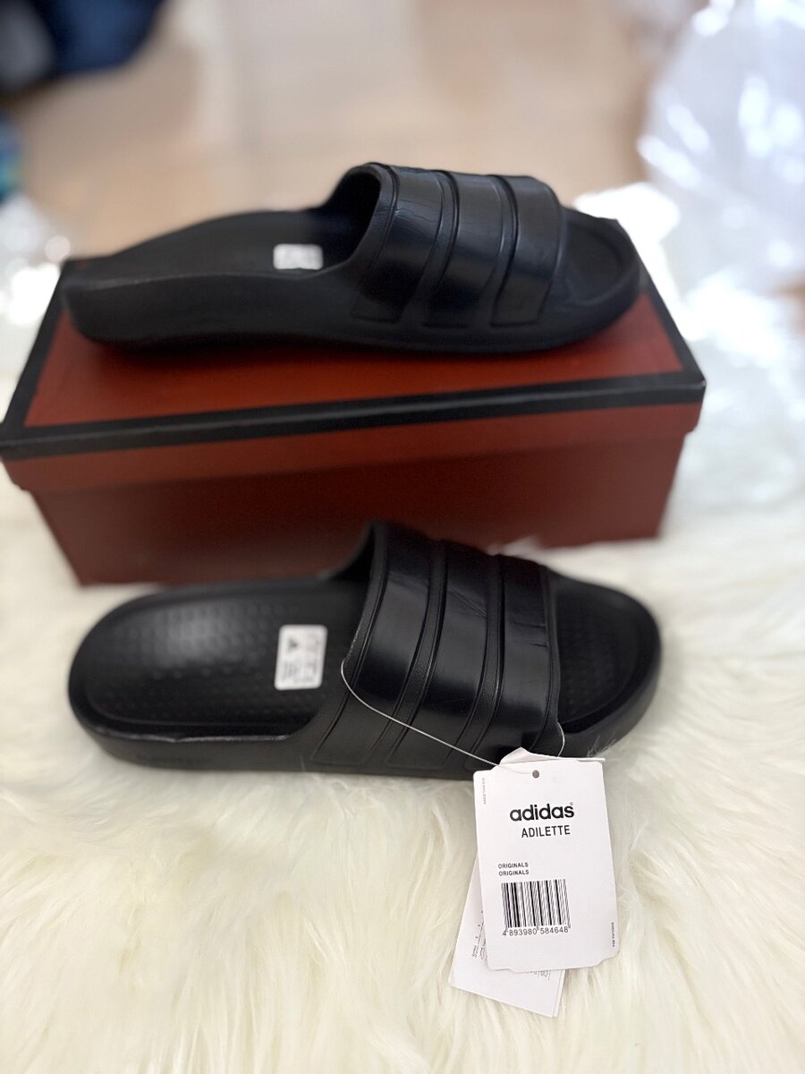 Claquettes noires Adidas