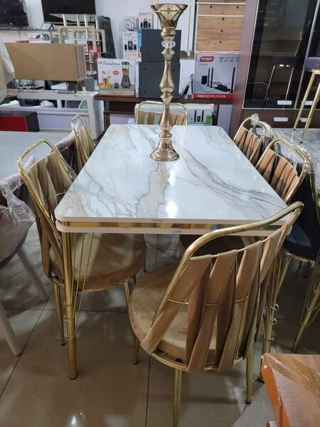 Table à manger 6 place disponible