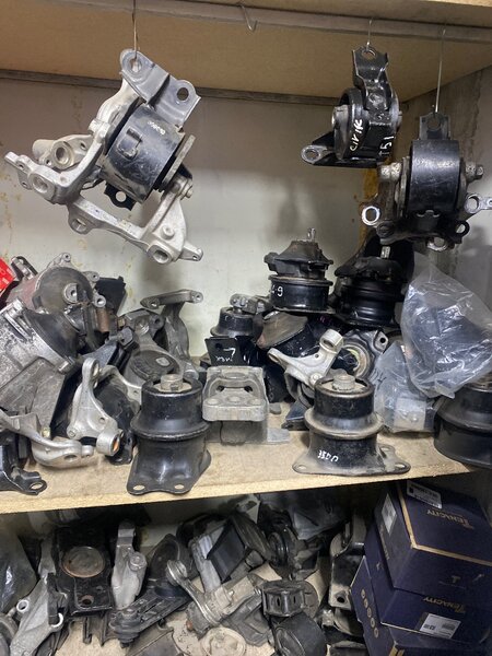 Подушка двигателя