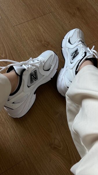 NEW BALANCE 530 WHITE BLACK ( Dans carton)