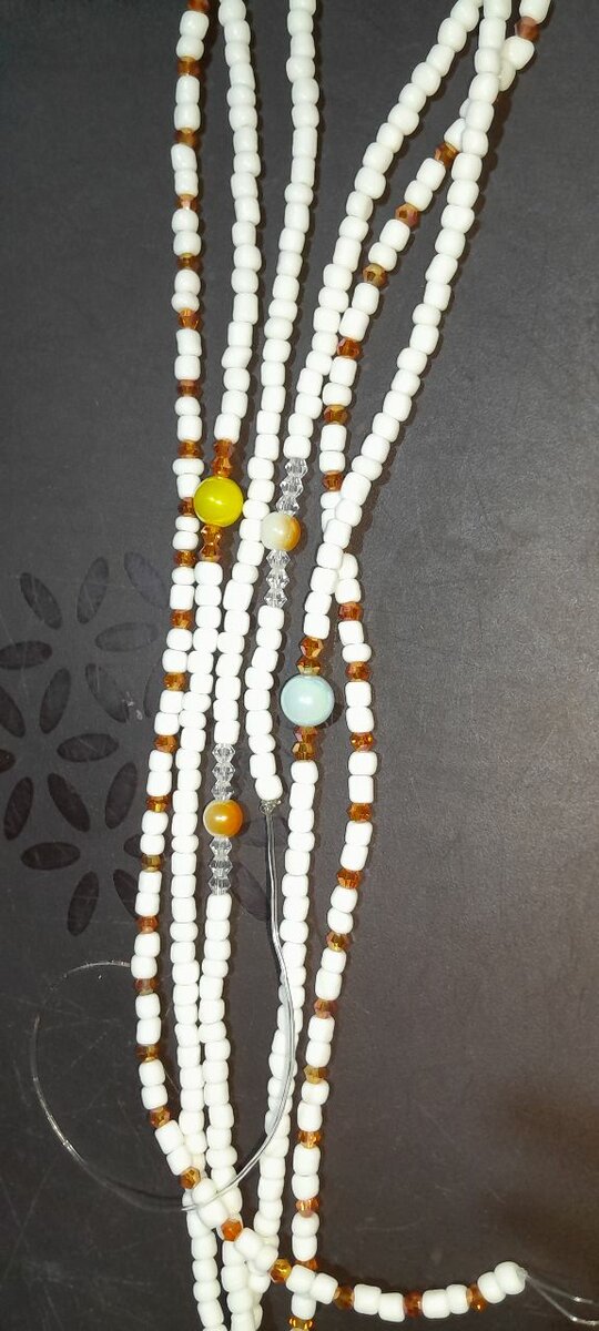 Colliers en perles multicolores