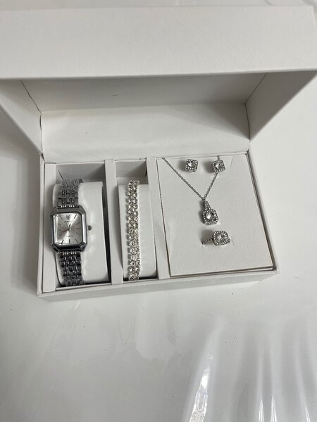 Набор женских часов