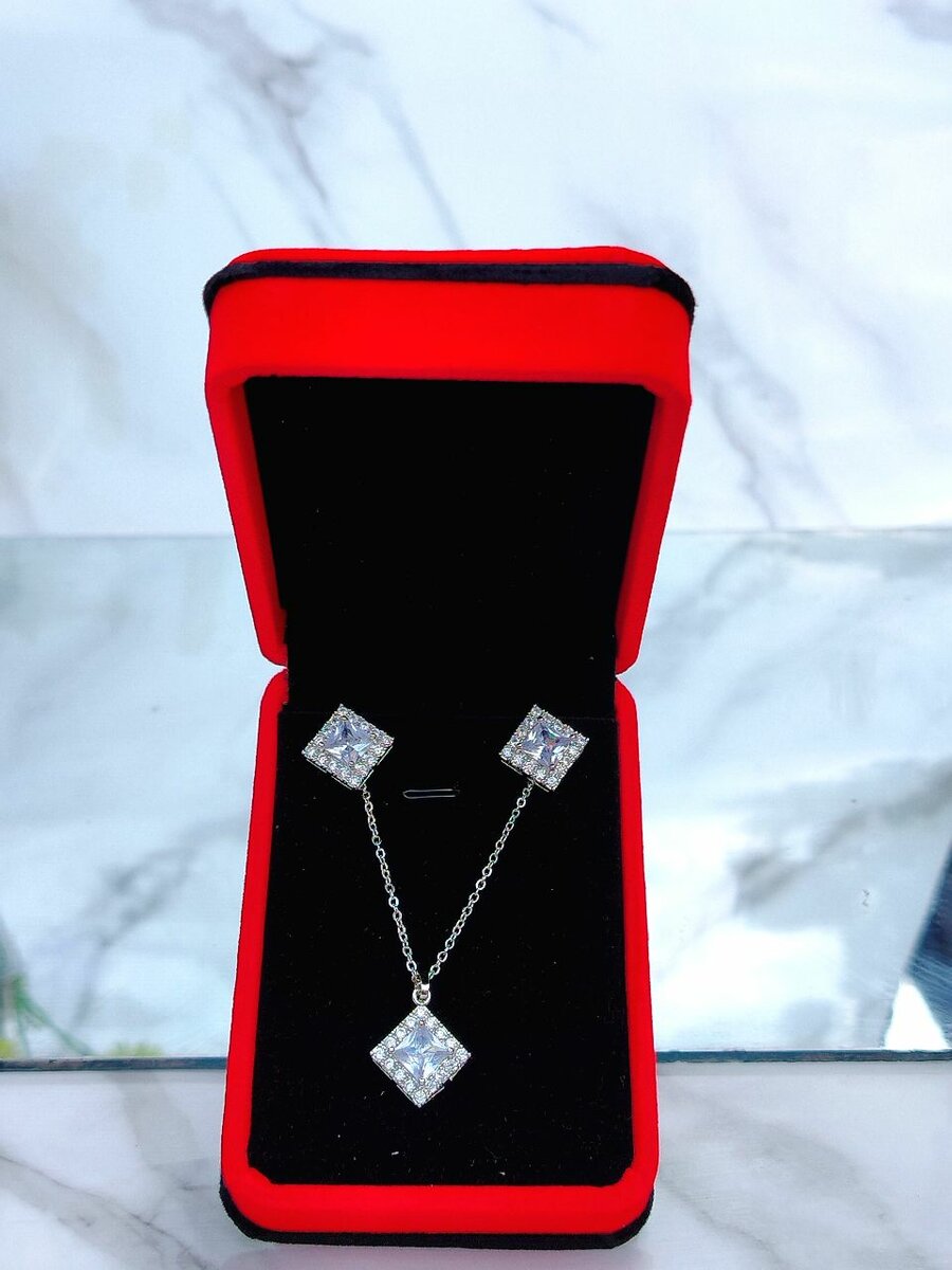 Parure Éclatante en Argent