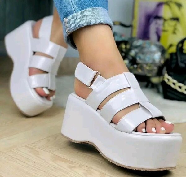 Ladies sandals