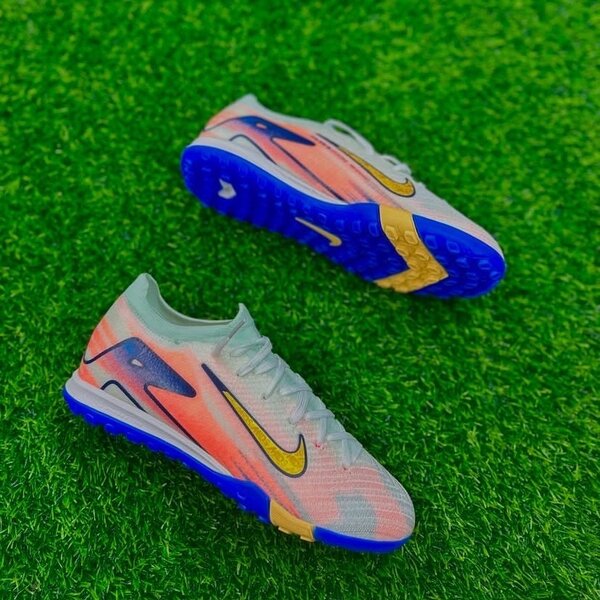 Soccer boots