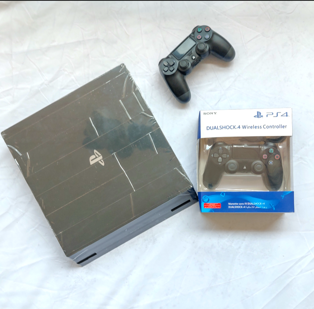 Ps4 pro 9 jeux intégrés
