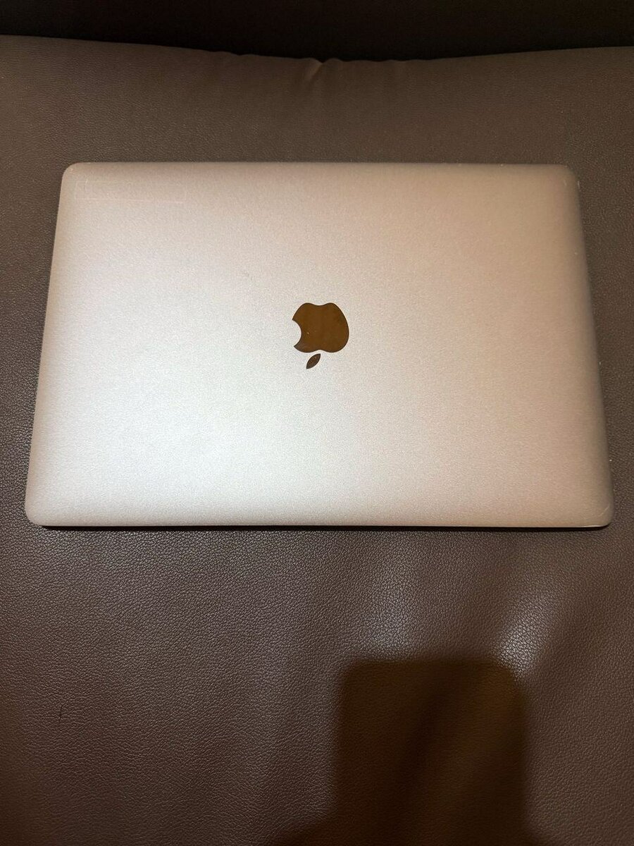 Macbook PRO 17 CORE I5 256GB