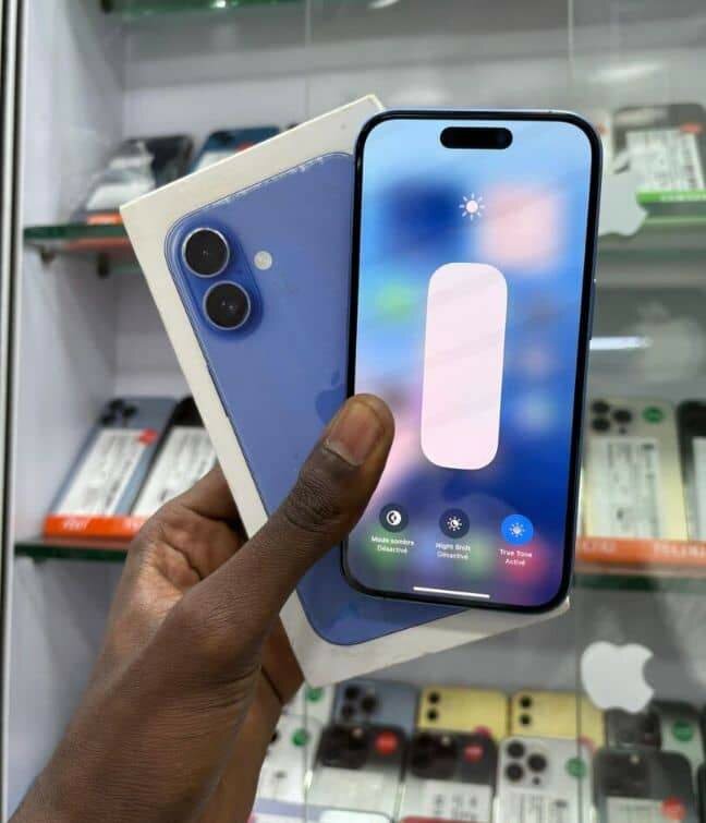 iPhone 16 bleu avec boîte