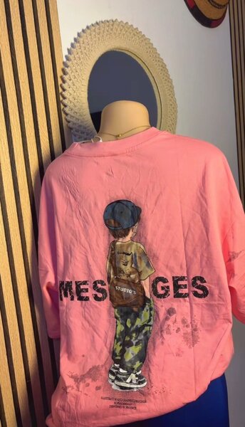 T-shirt rose imprimé collant