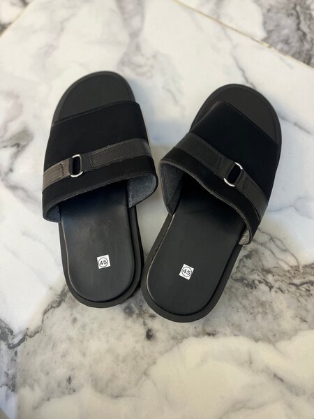 Sandales à motif croisé élégantes