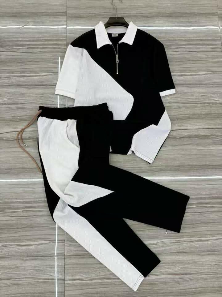 Costume de sport bicolore