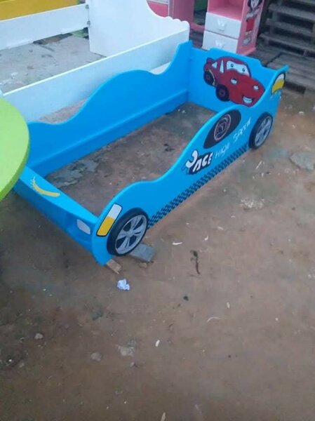 Lit enfant voiture coloré