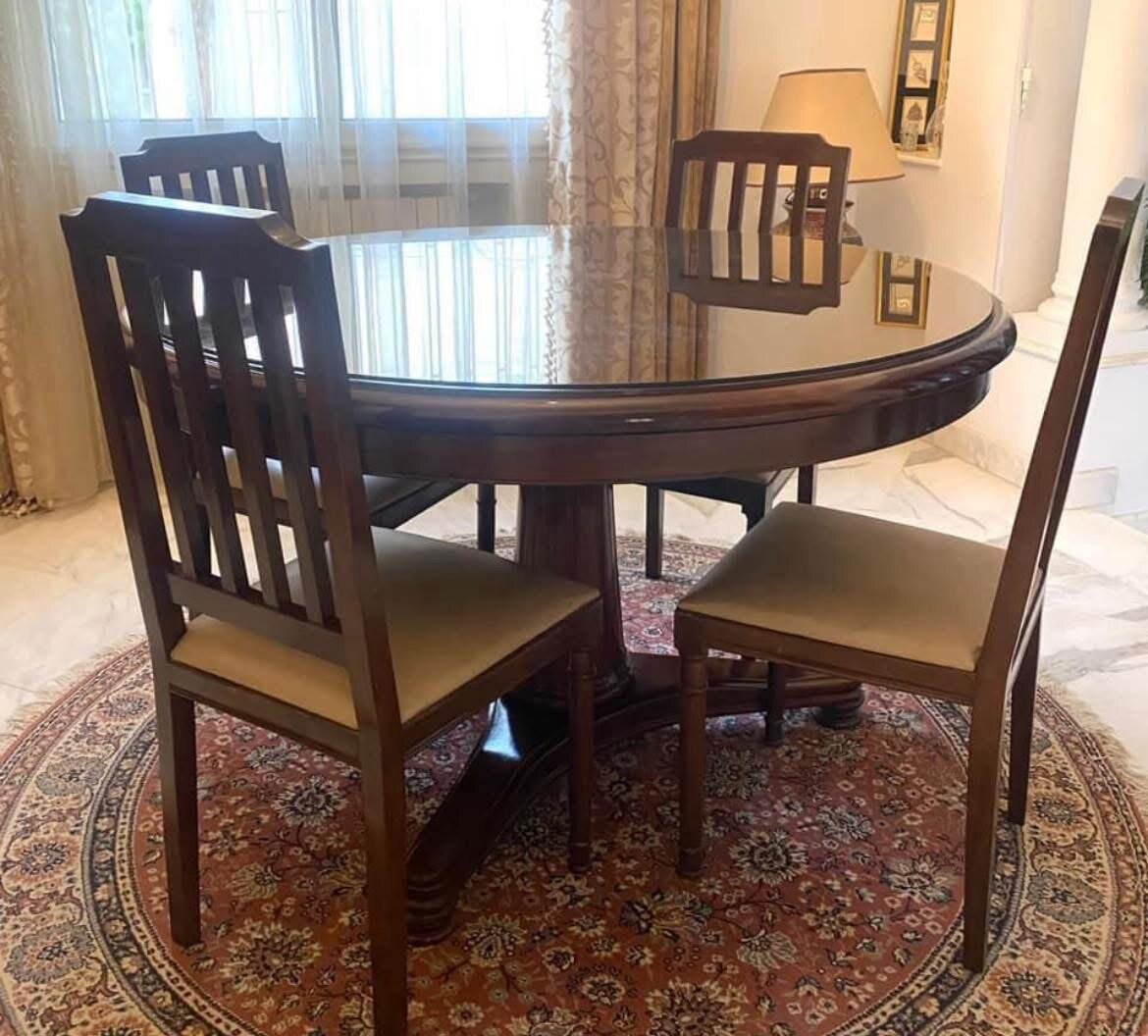 promo2Table ronde avec chaises