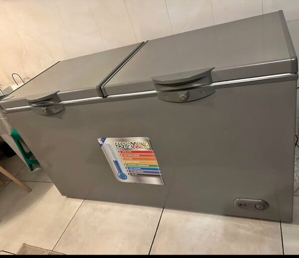 Congélateur à double porte