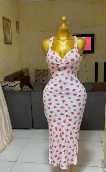 Robe dos nu imprimée roses