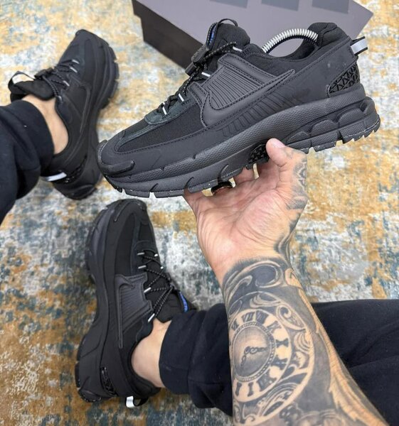 Baskets noires robustes