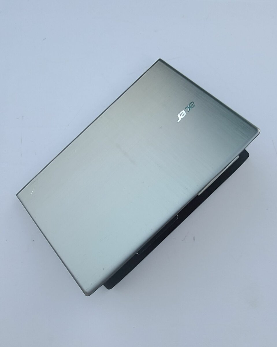 Gaming Acer Laptop ~ Intel Core i3 8Gb Ram ~ 128Gb + 500Gb H