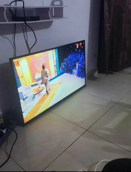 Télévision LED Full HD