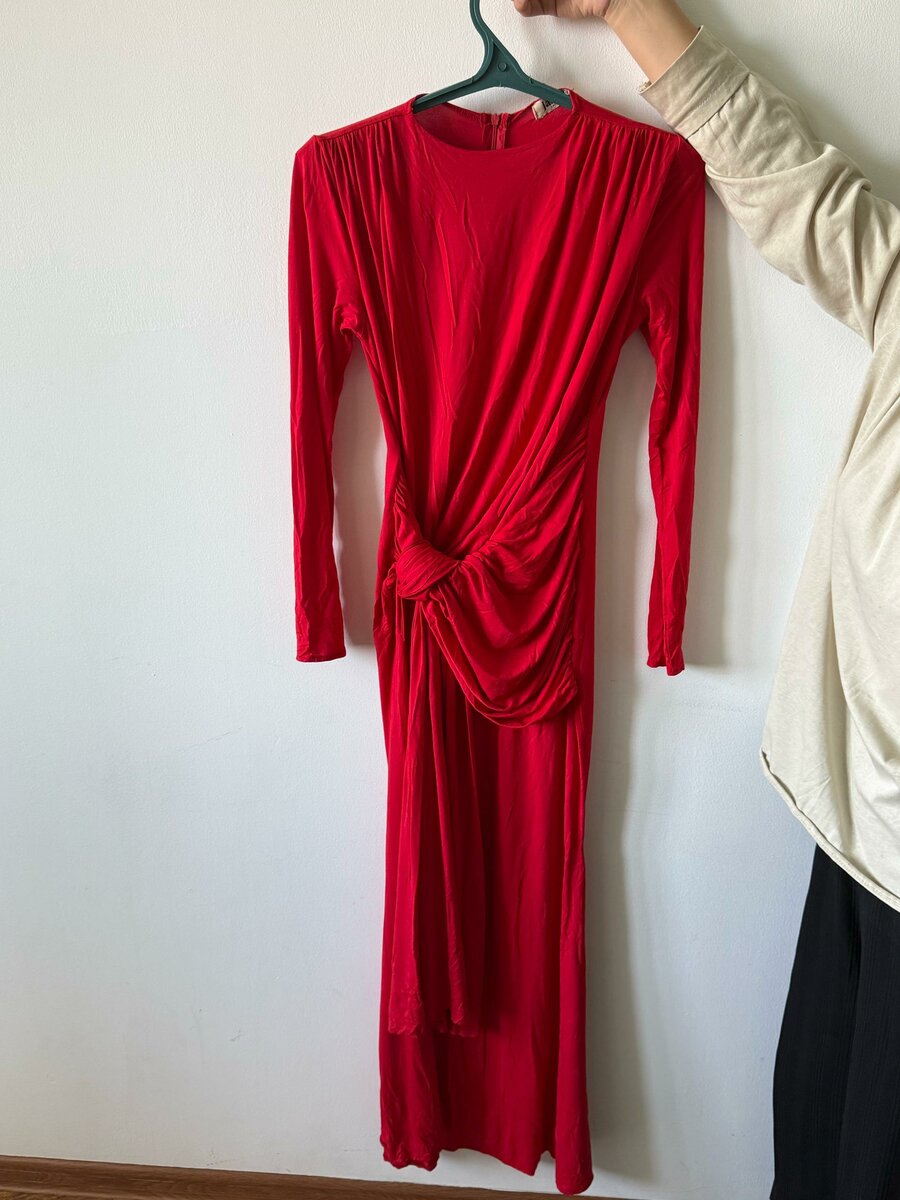 Красное длинное платье