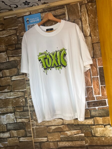 T-shirt graphique tendance