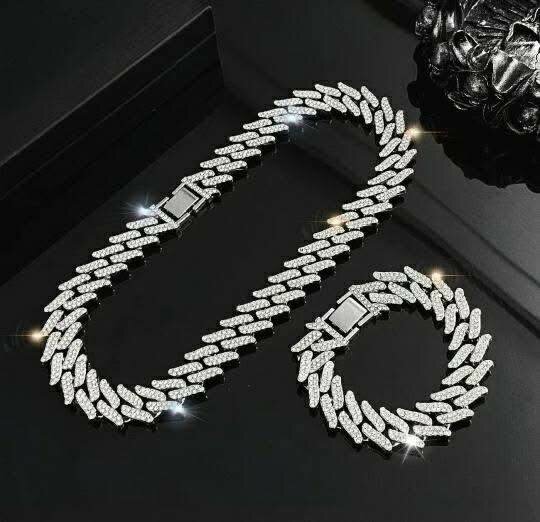 Bracelet et collier en strass