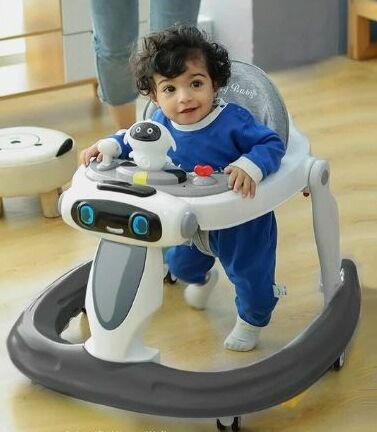 Marche bébé model robot