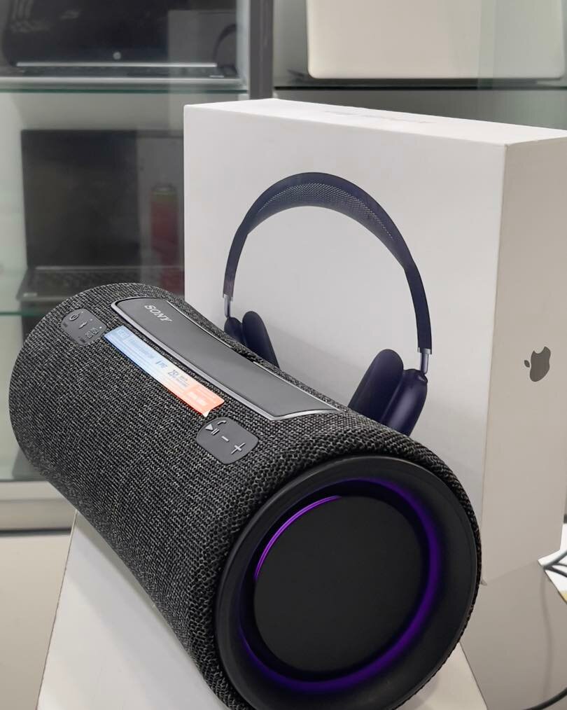 Sony SRS-XG300 Bluetooth Speaker.