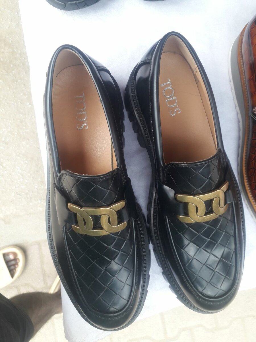 Mocassins en cuir noir élégants