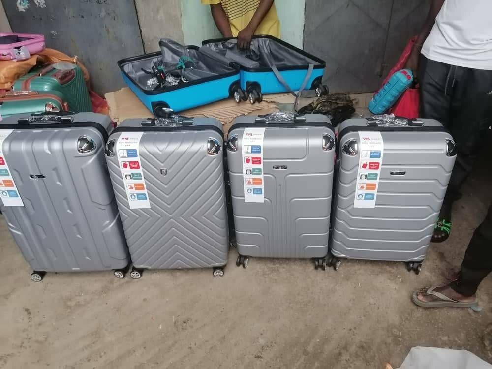 3 valises rigides élégantes