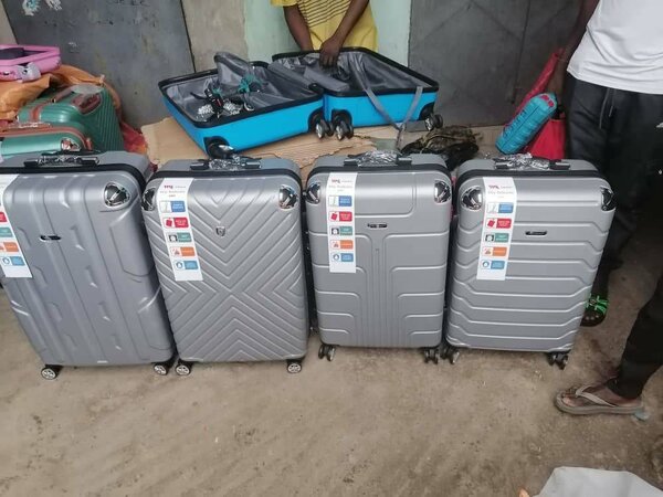 3 valises rigides élégantes