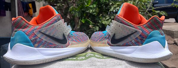 NikeKyrie Low 2 'Multi-Color'