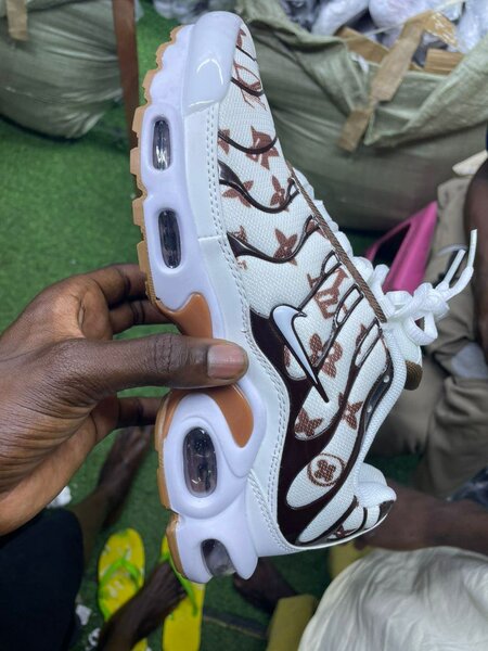 Baskets Air Max LV avec CARTON