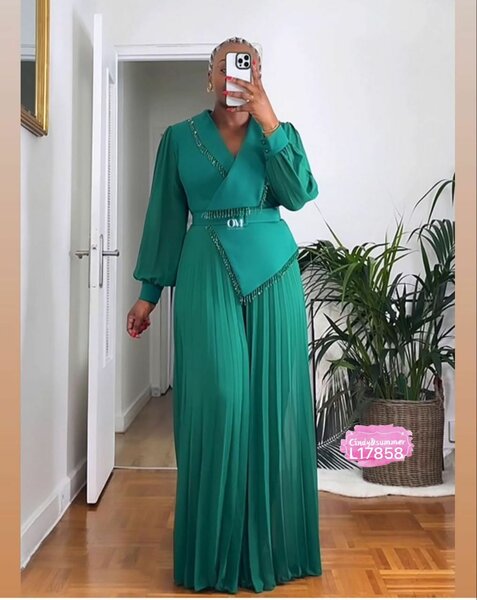 Robe longue élégante plissée