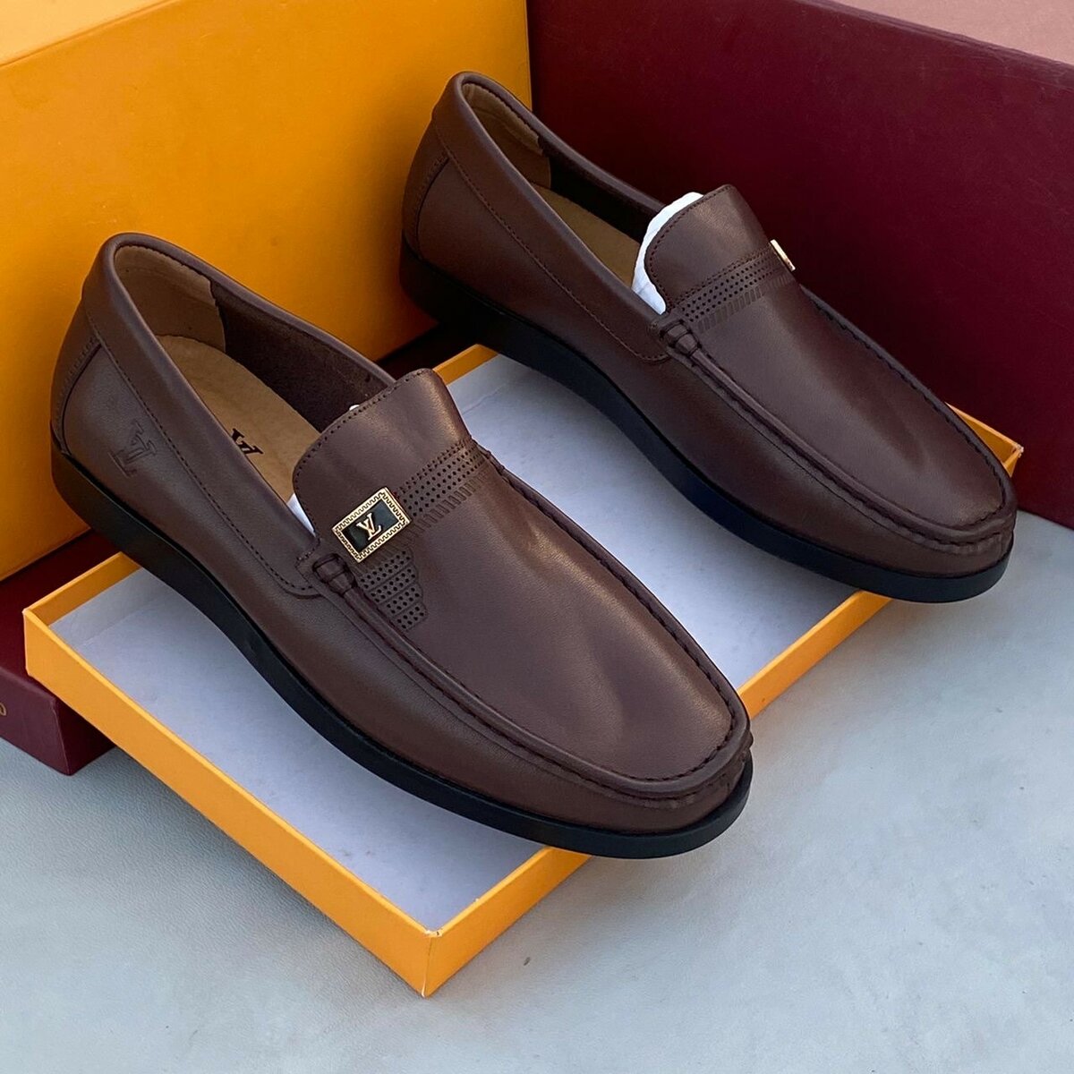 LOUIS VUITTON CLASSIC