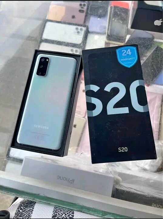 Samsung Galaxy S20 Smartphone