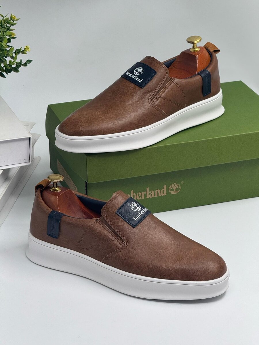 TIMBERLAND BROWN AND WHITE