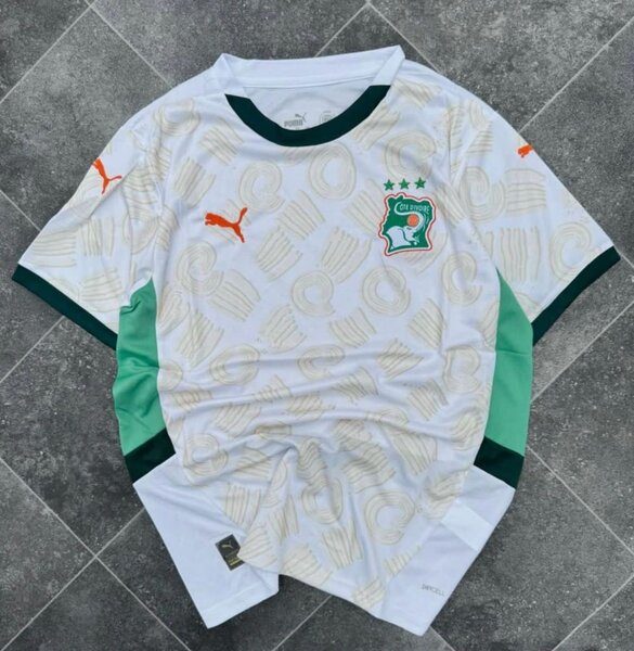 Maillot de football moderne
