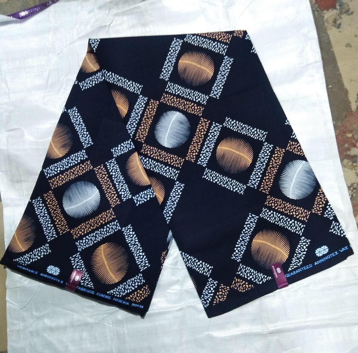 Tissu African print noir beige gris