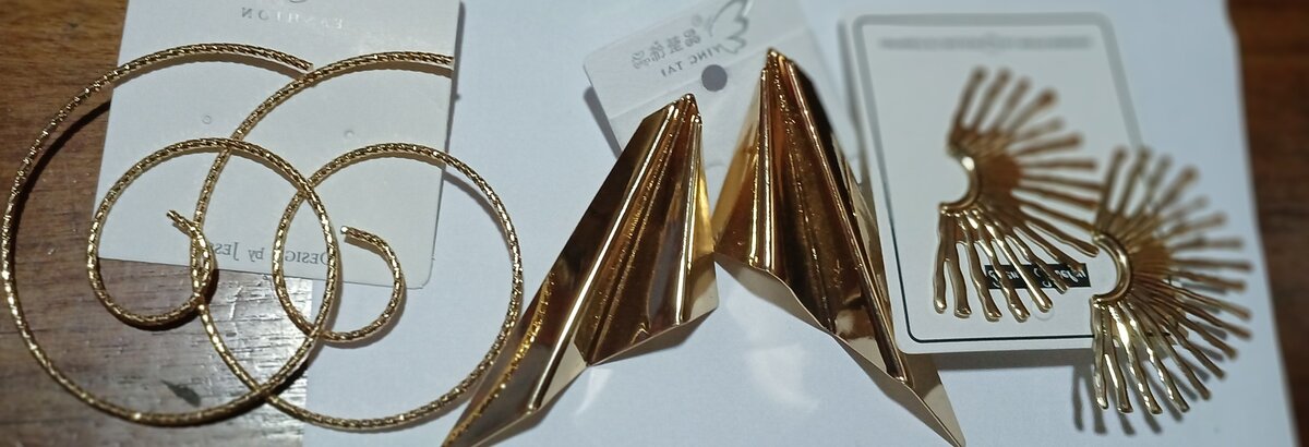 Boucles d'oreilles dorées tendance