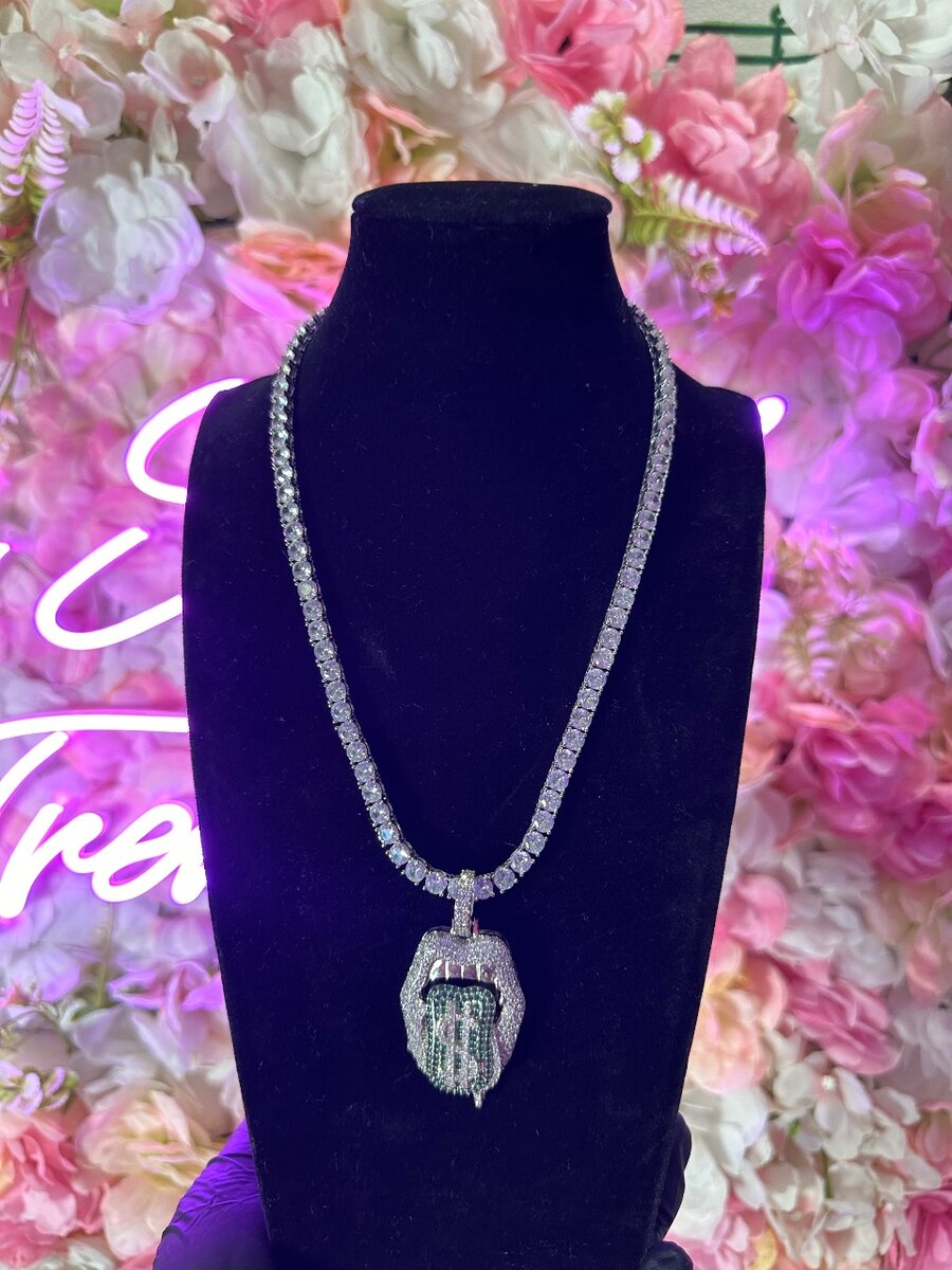 Moissanite necklace & pendant