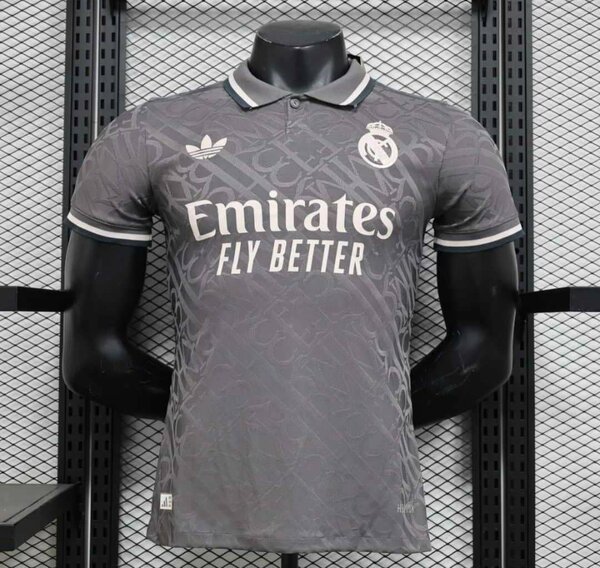 2 maillots real Madrid gris avec colle