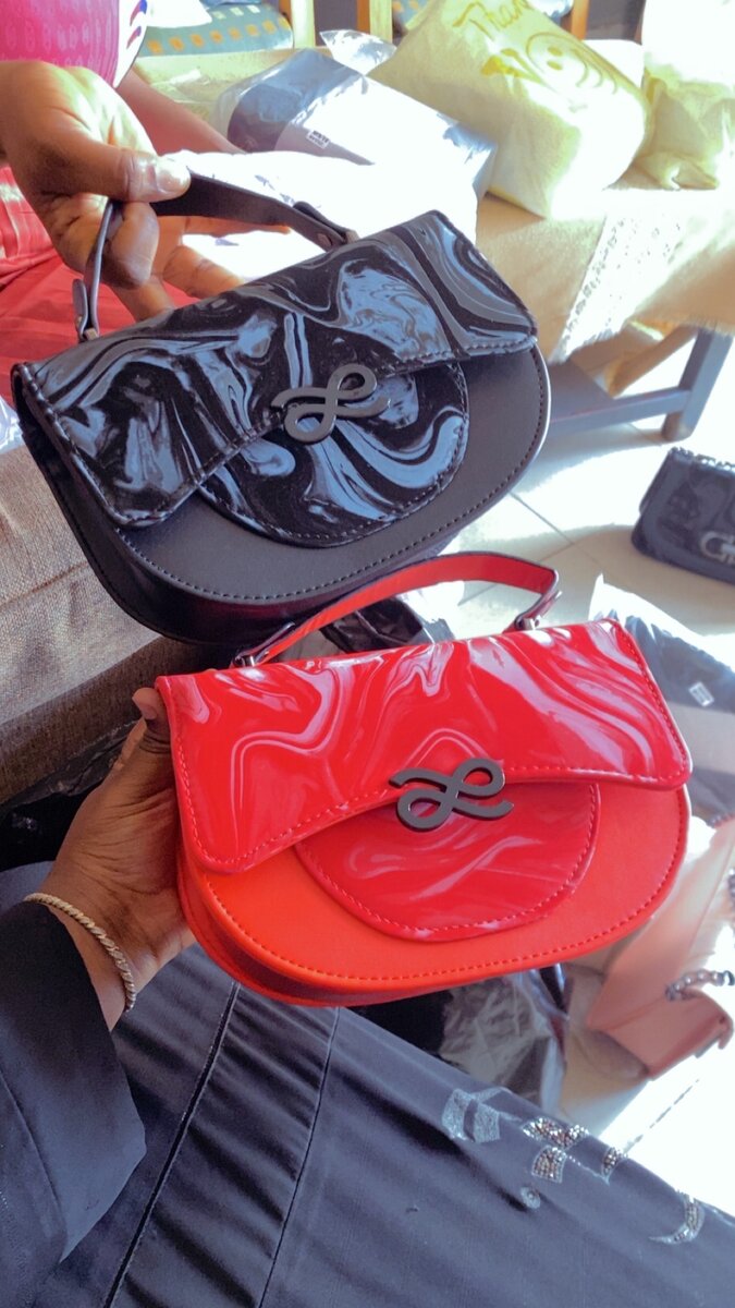 Sacs élégants en cuir verni