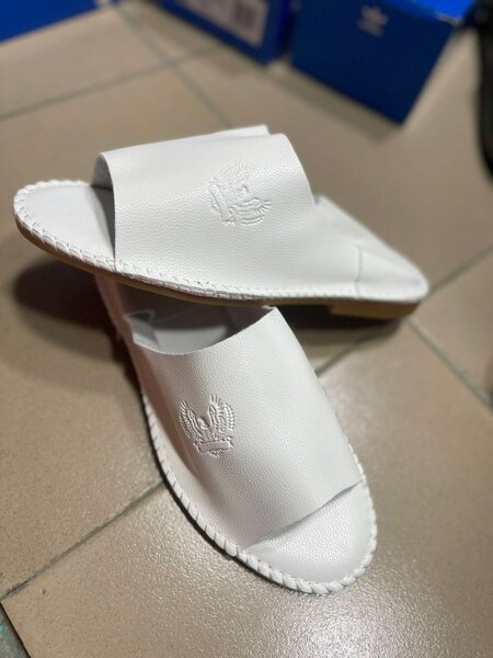 Sandales blanches élégantes