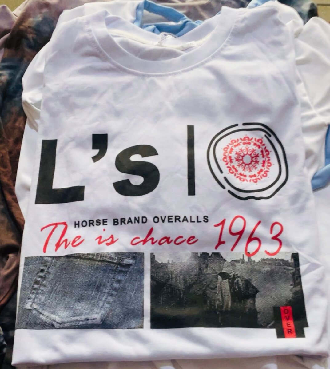 T-shirt à imprimés artistiques